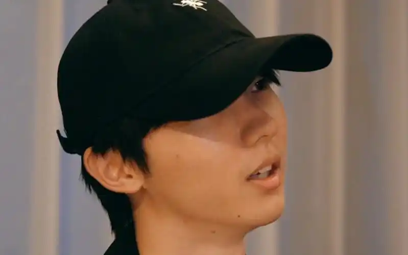 马嘉祺的素颜也太顶了!格外瞩目的小胡子