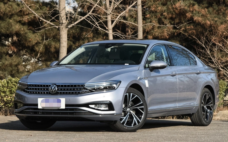 颜值胜过迈腾凯美瑞上汽大众帕萨特双腰线设计afs智能转向灯