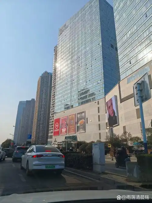 银泰in77洗手间真的很不好,和无锡恒隆广场洗手间天差地别,一点不安全