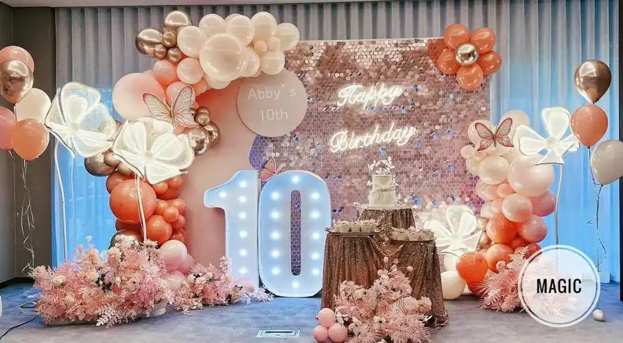 细节的小蝴蝶装饰和灯光给小女孩圆满的10岁生日party#气球派对布置