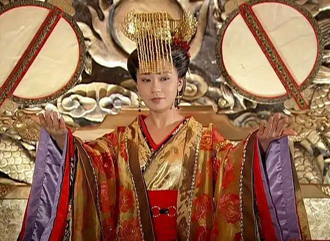 武则天登基后每晚都在密室中做一件事直到死后才被发现秘密