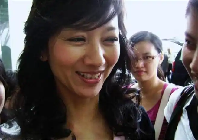 赵雅芝素颜照片 老公黄锦燊很疼爱她