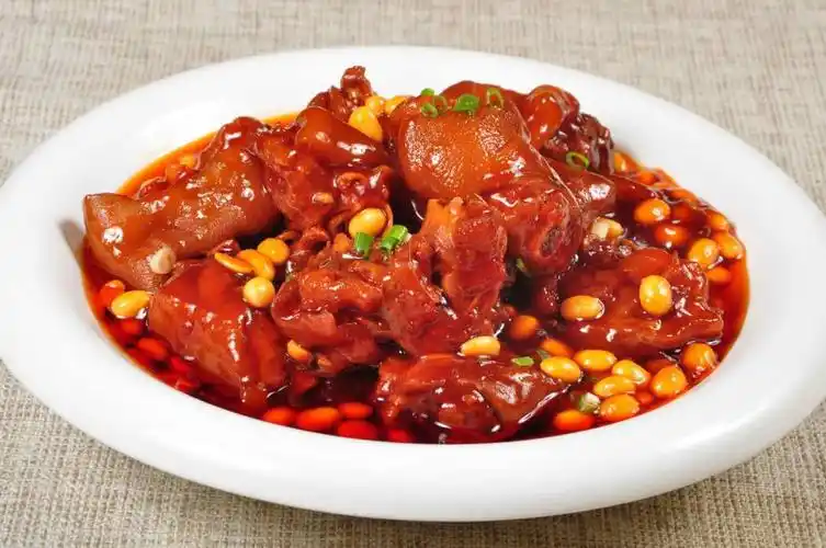 黄豆炖猪手煲