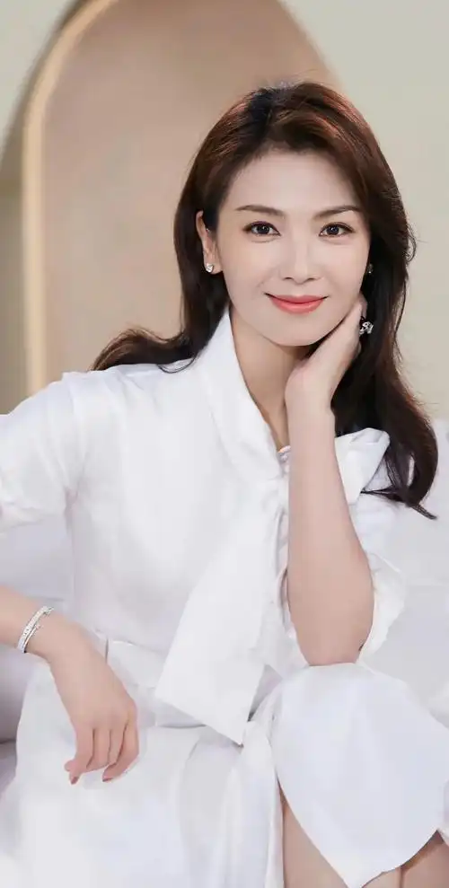 刘涛优雅娴静俏丽写真惊艳迷人