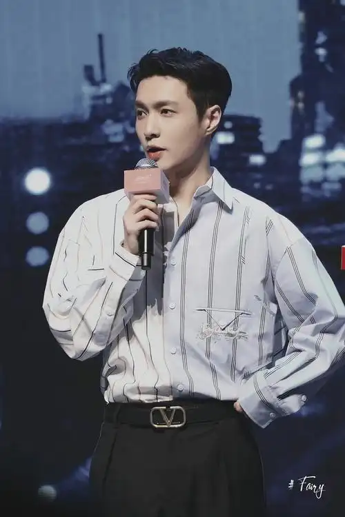 恭喜张艺兴担任上海市道路交通安全宣传大使