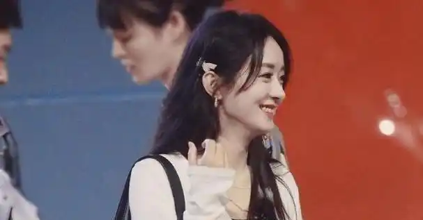 3年过去,再看和冯绍峰离婚的赵丽颖,才知道什么叫随性跟洒脱