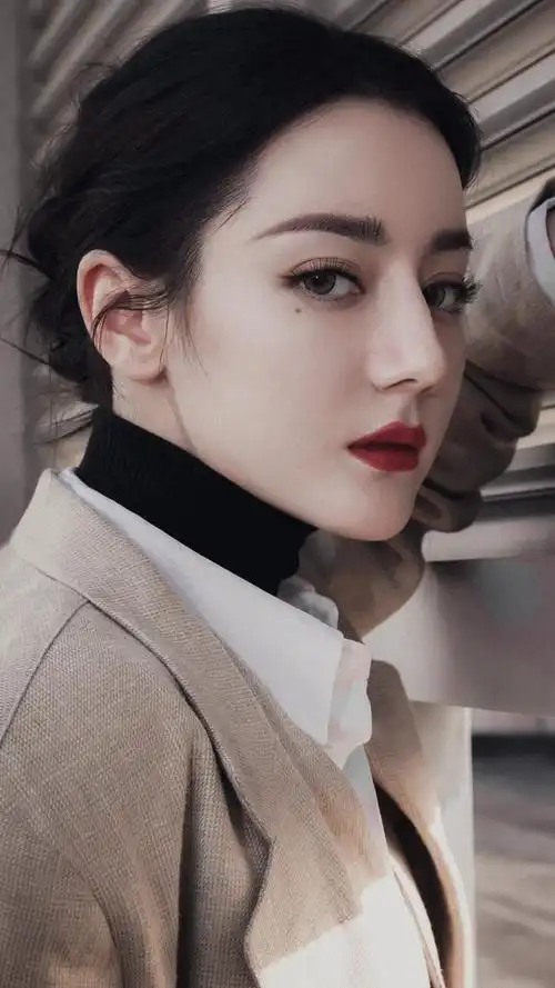 迪丽热巴 酷帅十足