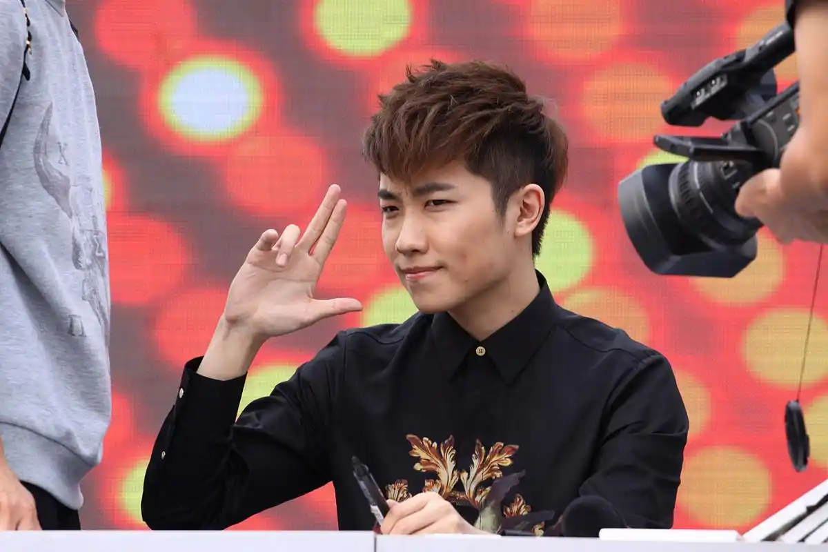 徐良,这个曾经红遍网络的歌手,如今已经转型做幕后,拥有了一个五层楼