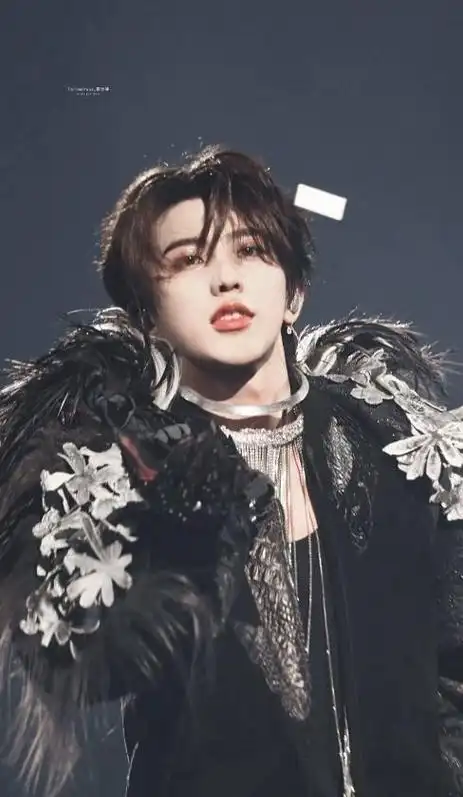 然而,对于蔡徐坤这位对灰尘有着极度洁癖的人来说,即便是这种平日里