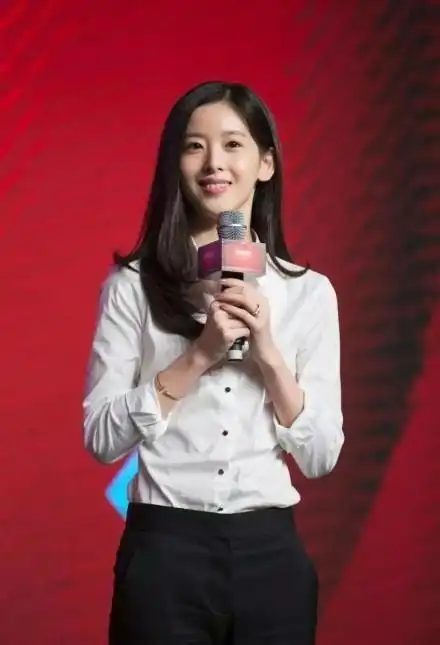 力压王思聪24岁章泽天坐拥388亿成最年轻富豪