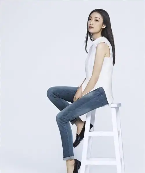 18春季又到了露腿的季节让我们跟着倪妮一起秀出大长腿