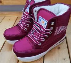 防滑耐磨经典老式雪地鞋女士保暖学生鞋加绒运动鞋加厚特暖雪地靴报价