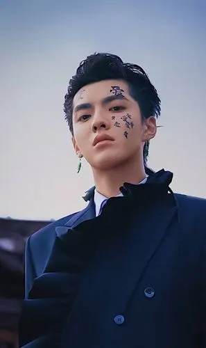 吴亦凡面部颜绘大片 登dazed china9月刊封面