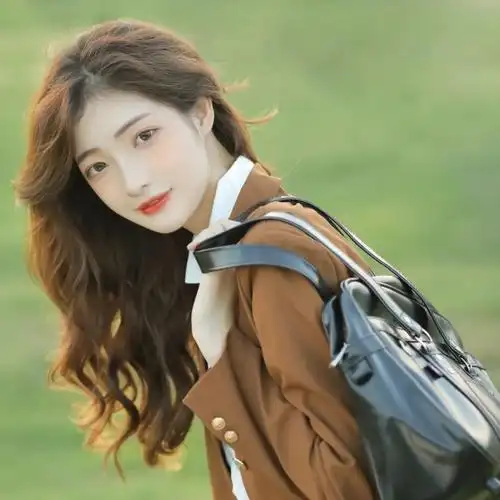 青春校园风清纯女生头像图片