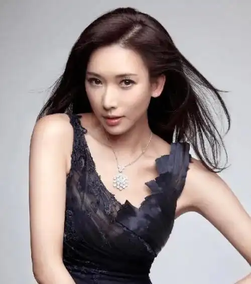 人美声甜,尤其是年轻时候的林志玲,真的是风华绝代,不过现在的她依然