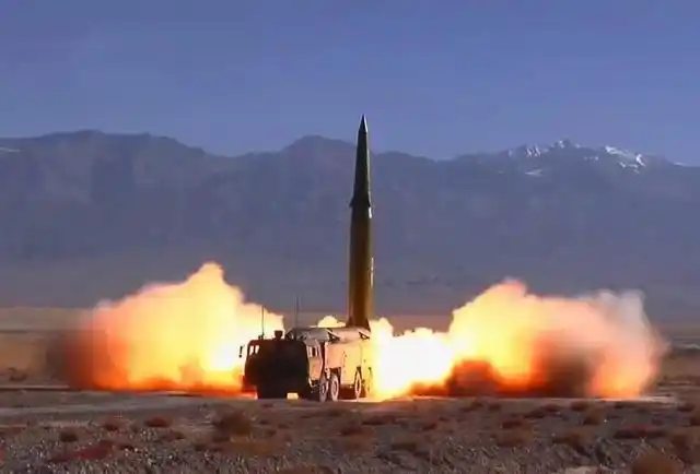 中国最新型航母杀手东风17完成试射全球首款高超音速导弹