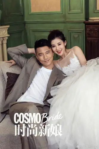 王雷李小萌时尚婚纱照释出恩爱互动诠释甜蜜爱情