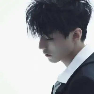 王俊凯帅气头像高清最新小螃蟹王俊凯图片头像