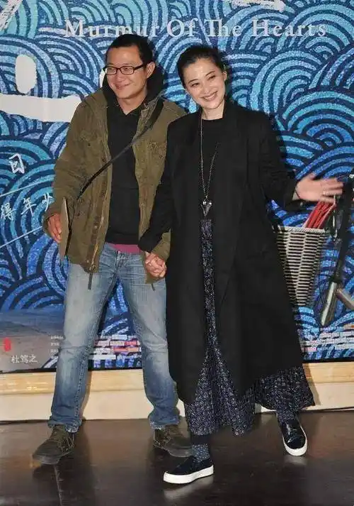 梅婷罕与大10岁老公同框!