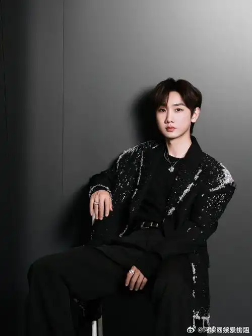 汪苏泷双开门拖尾外套##歌手