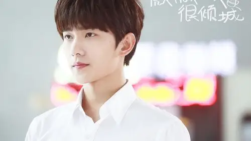 杨洋微微一笑很倾城明星风尚壁纸12