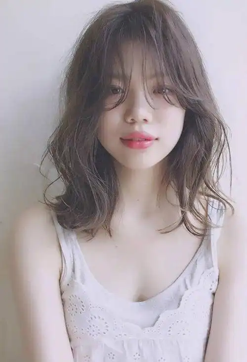 小仙女齐肩卷烫头发造型 可爱显嫩的中短发设计 - 女生烫发 - 发型社