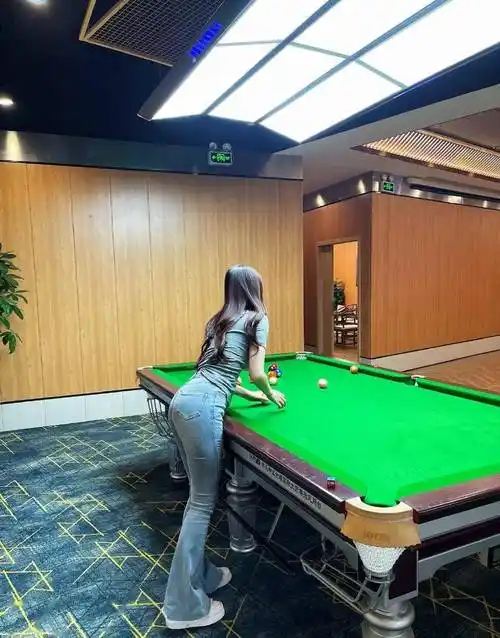 王钟瑶不愧是最美女裁判穿旗袍显紧致身材难怪能成红人