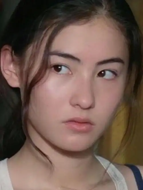 年轻时的张柏芝容貌姣好,五官精致,真是太漂亮了