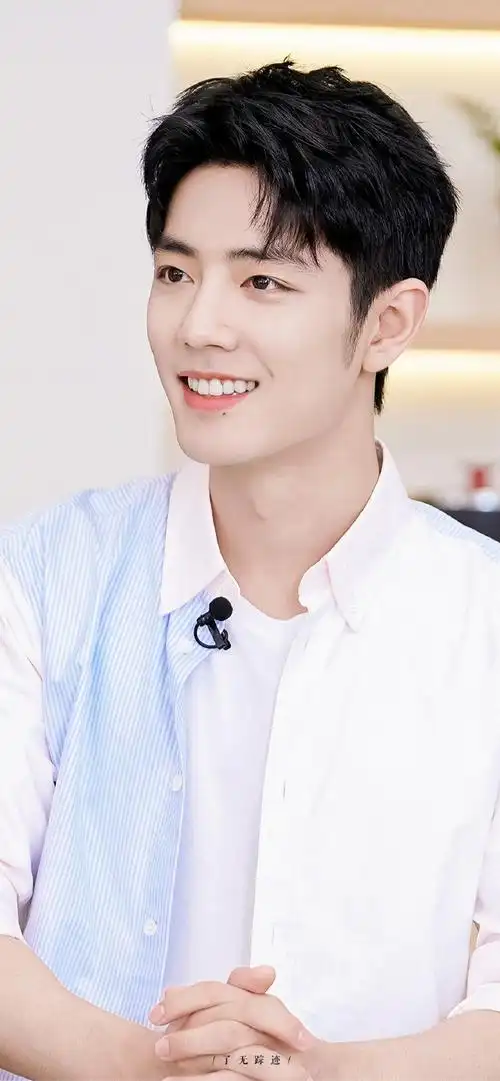 肖战白衬衫花絮照##肖战双立人品牌代言人