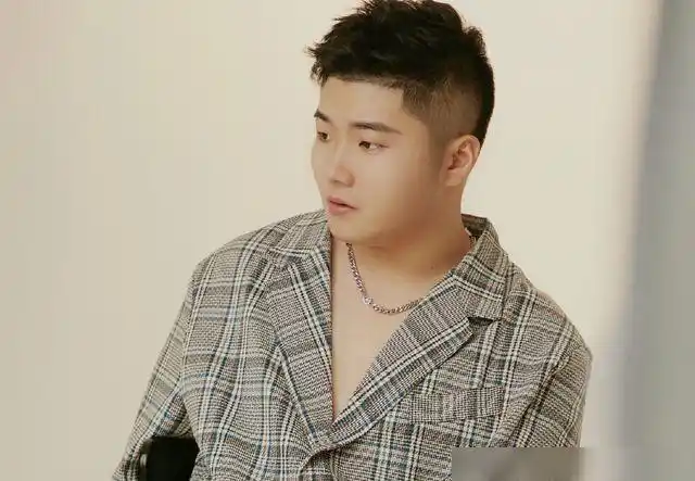 白小白直播嘲讽张二嫂称自己从来不炒作与其只是表面兄弟