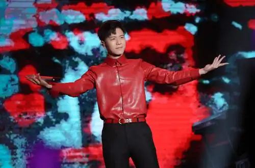 韦礼安北京演唱会开唱 徐佳莹助阵两大创作才子飙歌