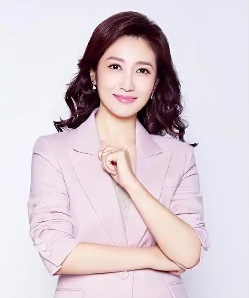 回顾春妮40岁二婚嫁刚强因丁克愁坏婆婆41岁意外得子乐坏全家