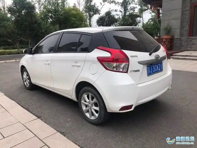 白色两厢,16年丰田-致炫,自动挡,车况超好,里程少,原车主女士用车讲究