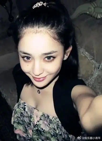 古力娜扎 早期的旧照,混血感好强好漂亮啊!不愧是当年的北电 - 抖音