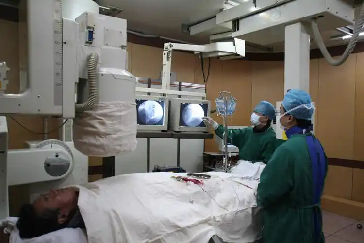 先后派人去德国圣波尼菲斯医院,兰茨胡特介入心脏病专科医院访问学习