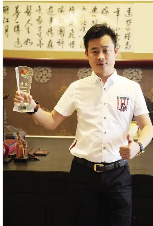 访中山市波特邦威服饰有限公司董事长陈锦康     上世纪九十年代