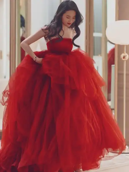 刘亦菲天梭一袭红裙艳而不妖好漂亮