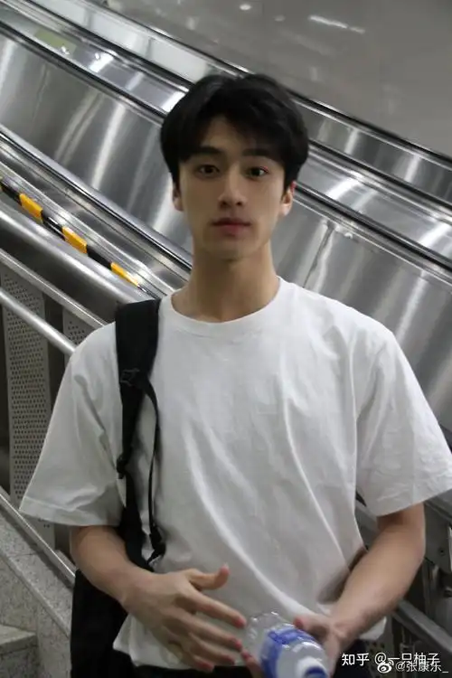 你们学校的校草帅到什么程度? - 知乎