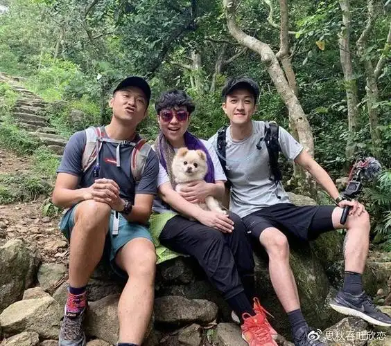 寄工作于娱乐的方绍聪近日邀请到了孙慧雪,李君妍,邱晴,刘俐,汤沛宜