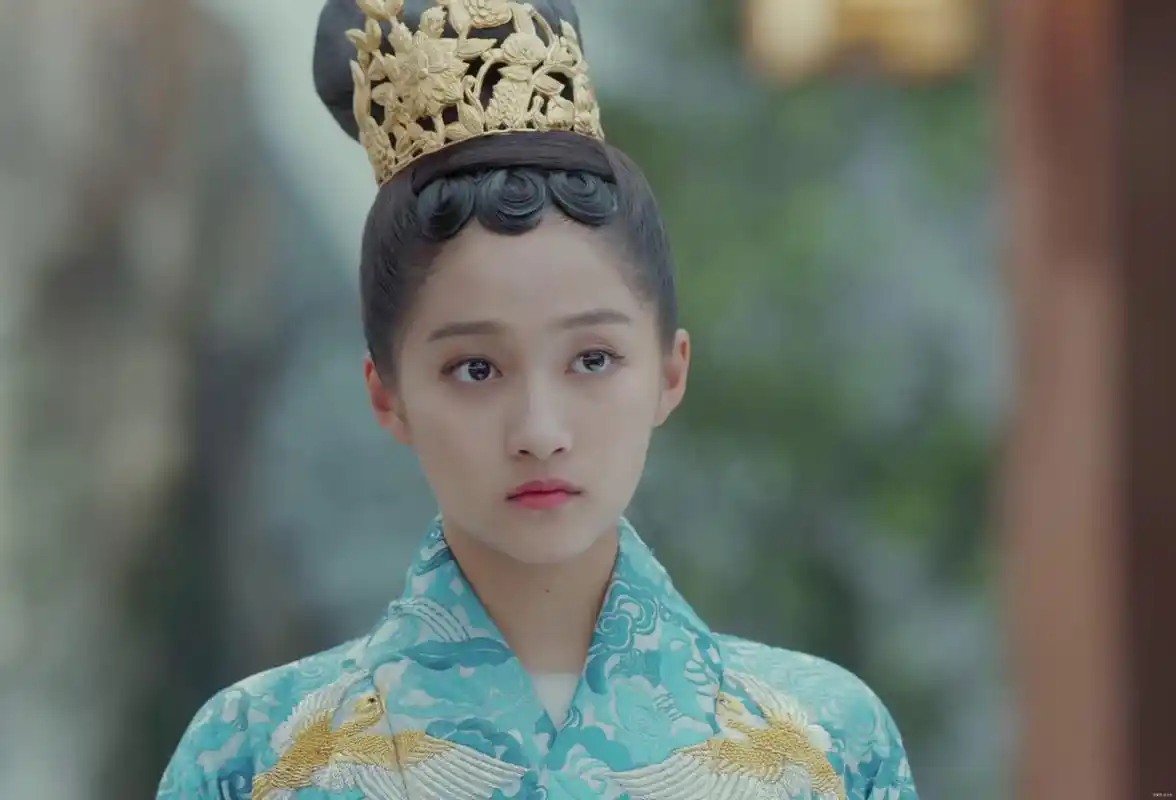 关晓彤在《凤囚凰》中的古装造型,你能欣赏这样的美吗?