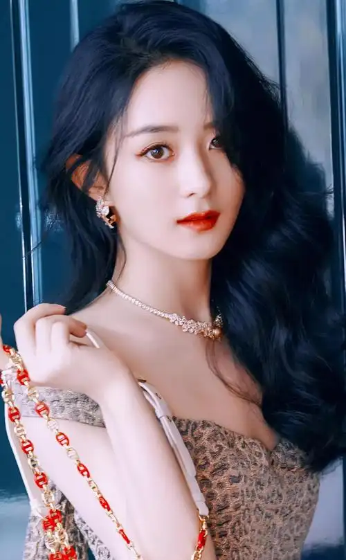 赵丽颖再惹关注!3月开局,路人缘爆棚