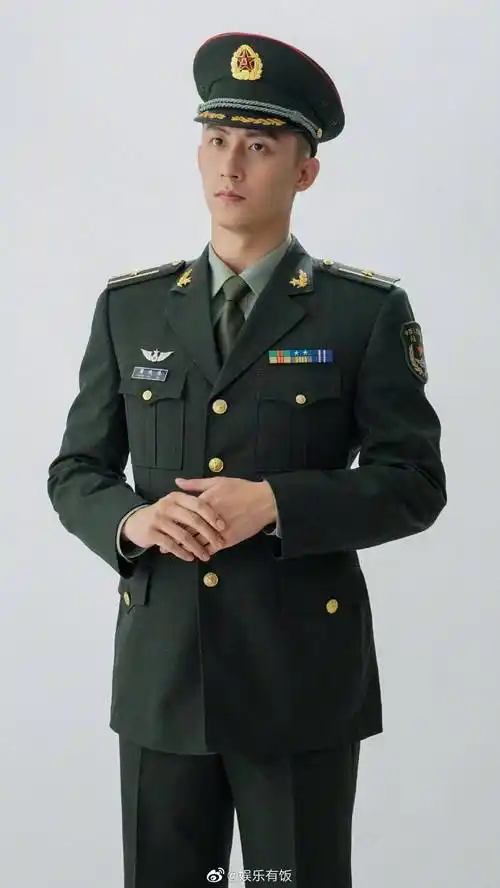 任嘉伦秋蝉定档7月4日双台联播,三大平台网播,看军装造型谁最帅_陈伟
