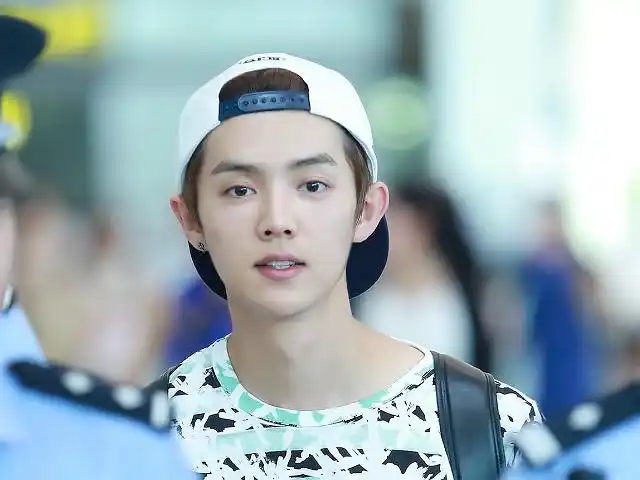 明星们反戴帽子,她可爱,她女神,另外两个男神不分上下!