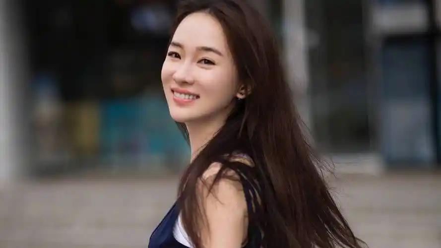 43岁霍思燕携子现身!