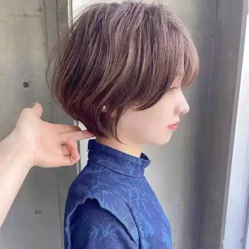 今年流行四好层次短发立体蓬松很精致适合大多数女性