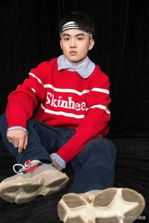 1,郑伟小时候的样子:童星出身"机灵鬼"郑伟,长大后你知道有多高有多帅