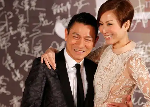 刘德华和杨千嬅昔日合影,图4一只咸猪手,暴露刘德华的人品