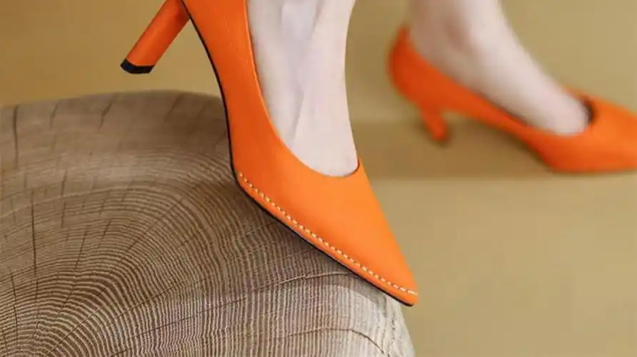 骁尚复古气质高跟鞋女年新款春季橙色网红性感单鞋粗跟尖头女鞋乔丹