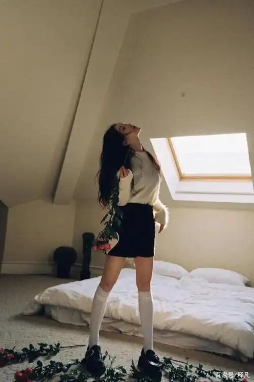 姜贞羽阁楼公主美图超惊艳雪肤玉貌大长腿鬼太性感撩人