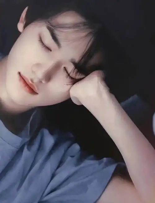 你也好10"马哥你听说了吗启县那深巷的酒吧又开了"坐在马嘉祺旁边抽烟